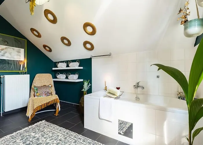 Будинок відпочинку Free Parking-3br-200m2 House-ac-1000m2 Garden