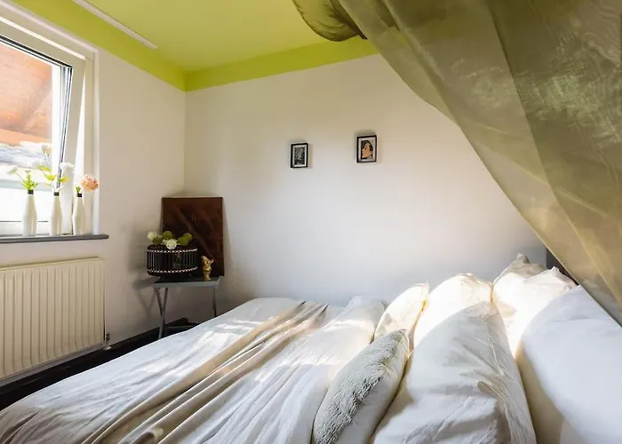 Будинок відпочинку Free Parking-3br-200m2 House-ac-1000m2 Garden *